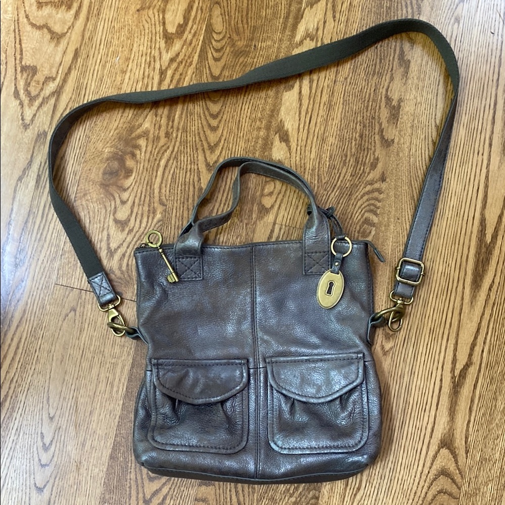 Vintage Fossil Long Live 1954 soft leather metallic gray key and tag cross body